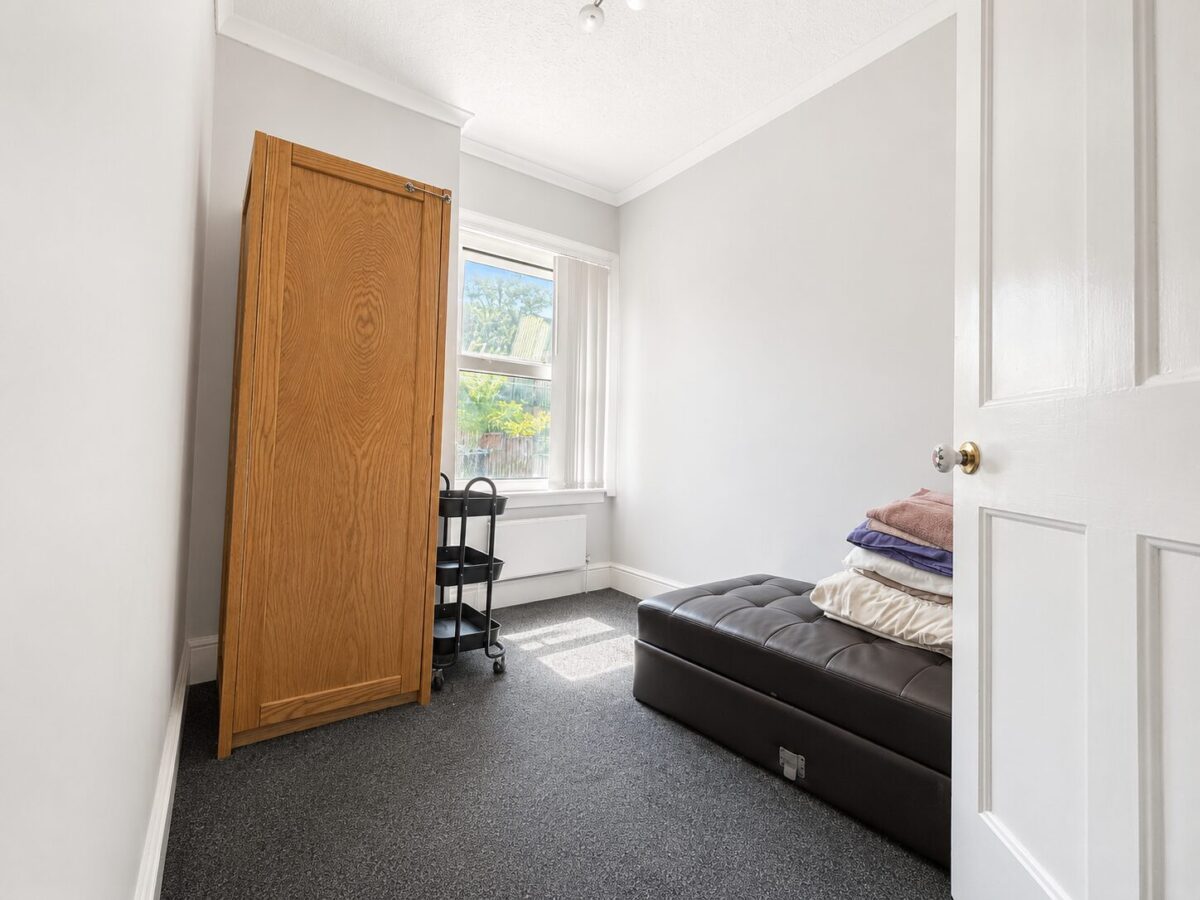 3 Bed Terraced, Dashwood Avenue, High Wycombe, HP12 3EB