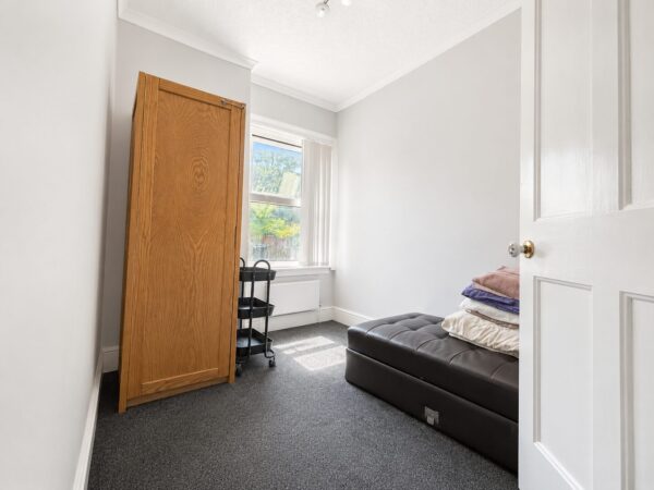 3 Bed Terraced, Dashwood Avenue, High Wycombe, HP12 3EB