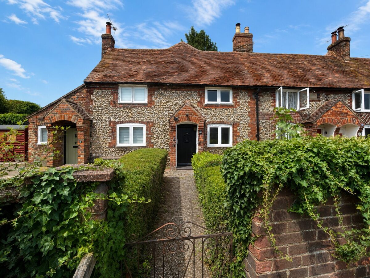 1 Bed Cottage, Littleworth Road, High Wycombe, Buckinghamshire, HP13 5XD