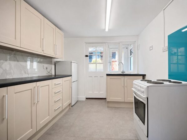 1 Bed Cottage, Littleworth Road, High Wycombe, Buckinghamshire, HP13 5XD