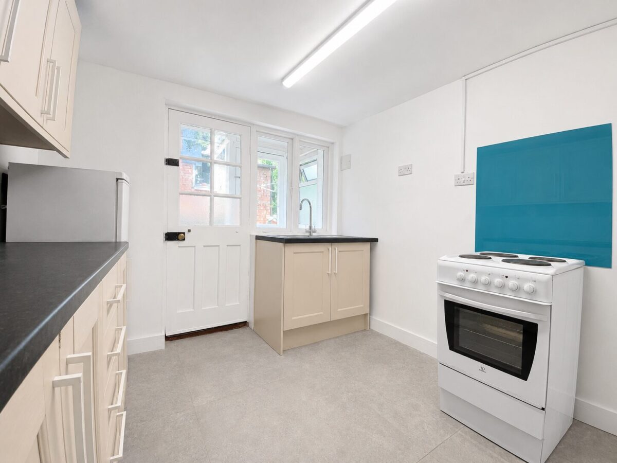 1 Bed Cottage, Littleworth Road, High Wycombe, Buckinghamshire, HP13 5XD