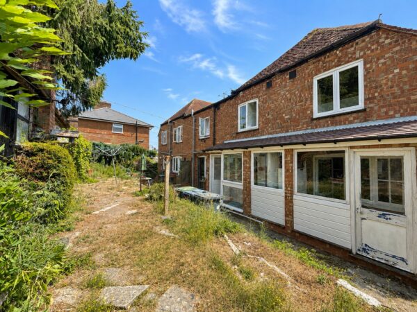 1 Bed Cottage, Littleworth Road, High Wycombe, Buckinghamshire, HP13 5XD