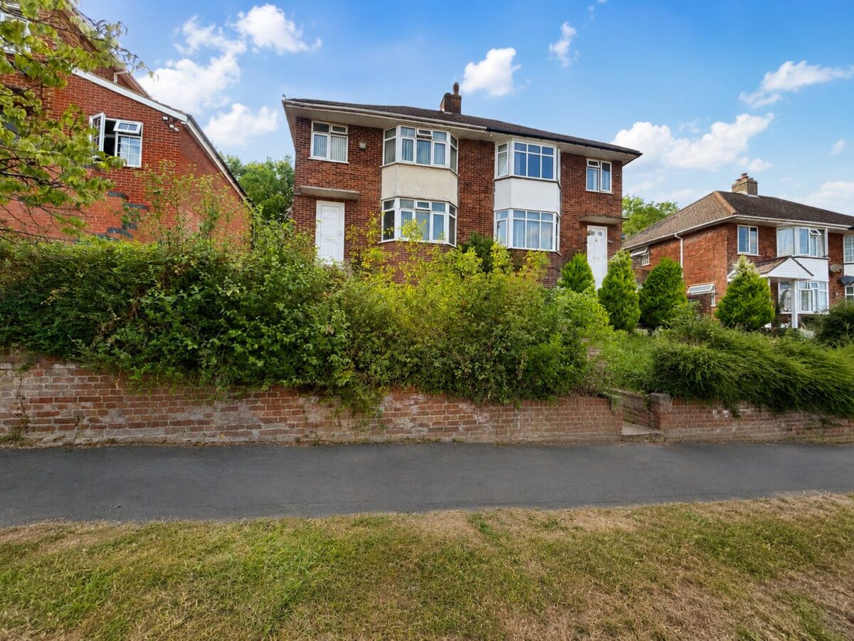 3 Bed Semi-Detached, Whitelands Road, High Wycombe, Buckinghamshire, HP12 3EL
