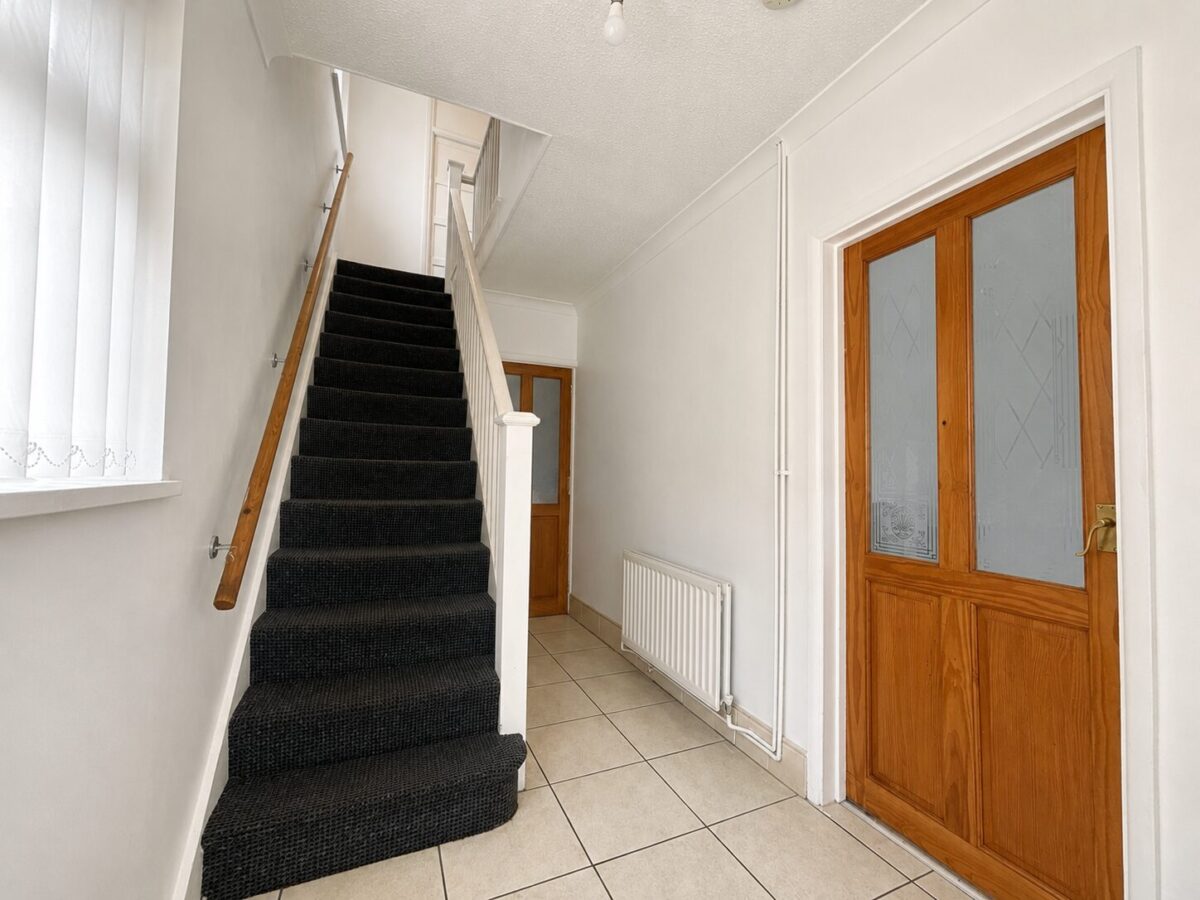 3 Bed Semi-Detached, Whitelands Road, High Wycombe, Buckinghamshire, HP12 3EL