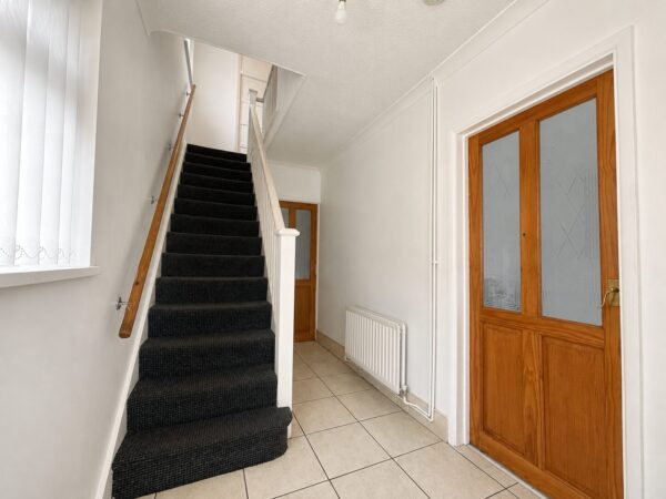 3 Bed Semi-Detached, Whitelands Road, High Wycombe, Buckinghamshire, HP12 3EL