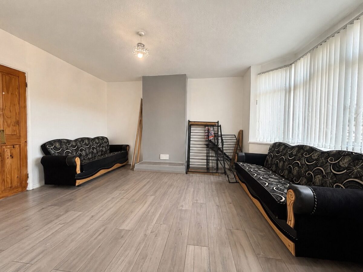 3 Bed Semi-Detached, Whitelands Road, High Wycombe, Buckinghamshire, HP12 3EL
