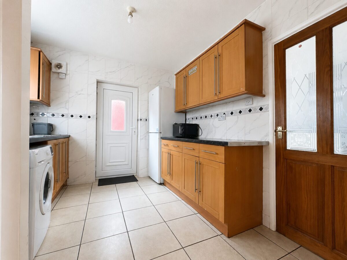 3 Bed Semi-Detached, Whitelands Road, High Wycombe, Buckinghamshire, HP12 3EL