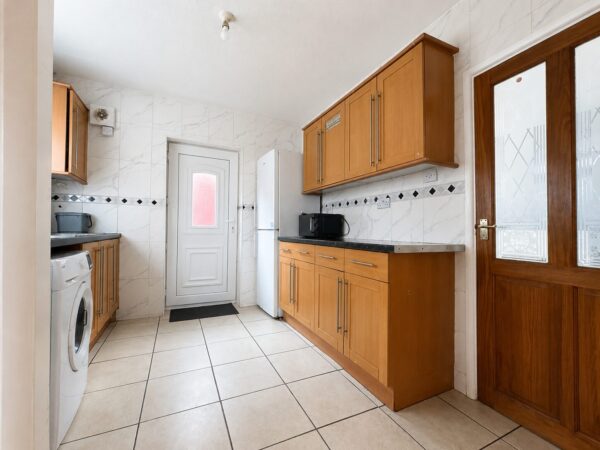 3 Bed Semi-Detached, Whitelands Road, High Wycombe, Buckinghamshire, HP12 3EL
