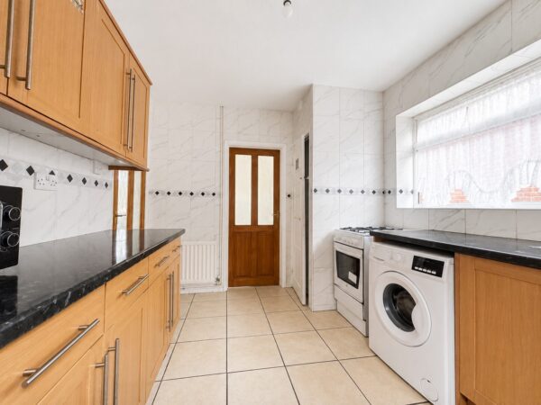 3 Bed Semi-Detached, Whitelands Road, High Wycombe, Buckinghamshire, HP12 3EL
