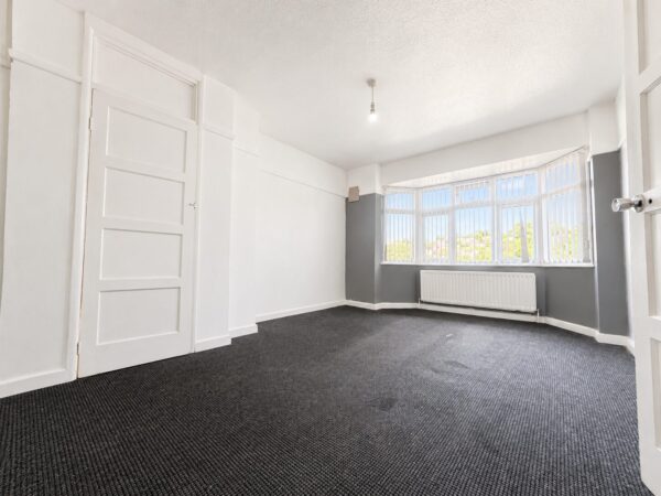 3 Bed Semi-Detached, Whitelands Road, High Wycombe, Buckinghamshire, HP12 3EL
