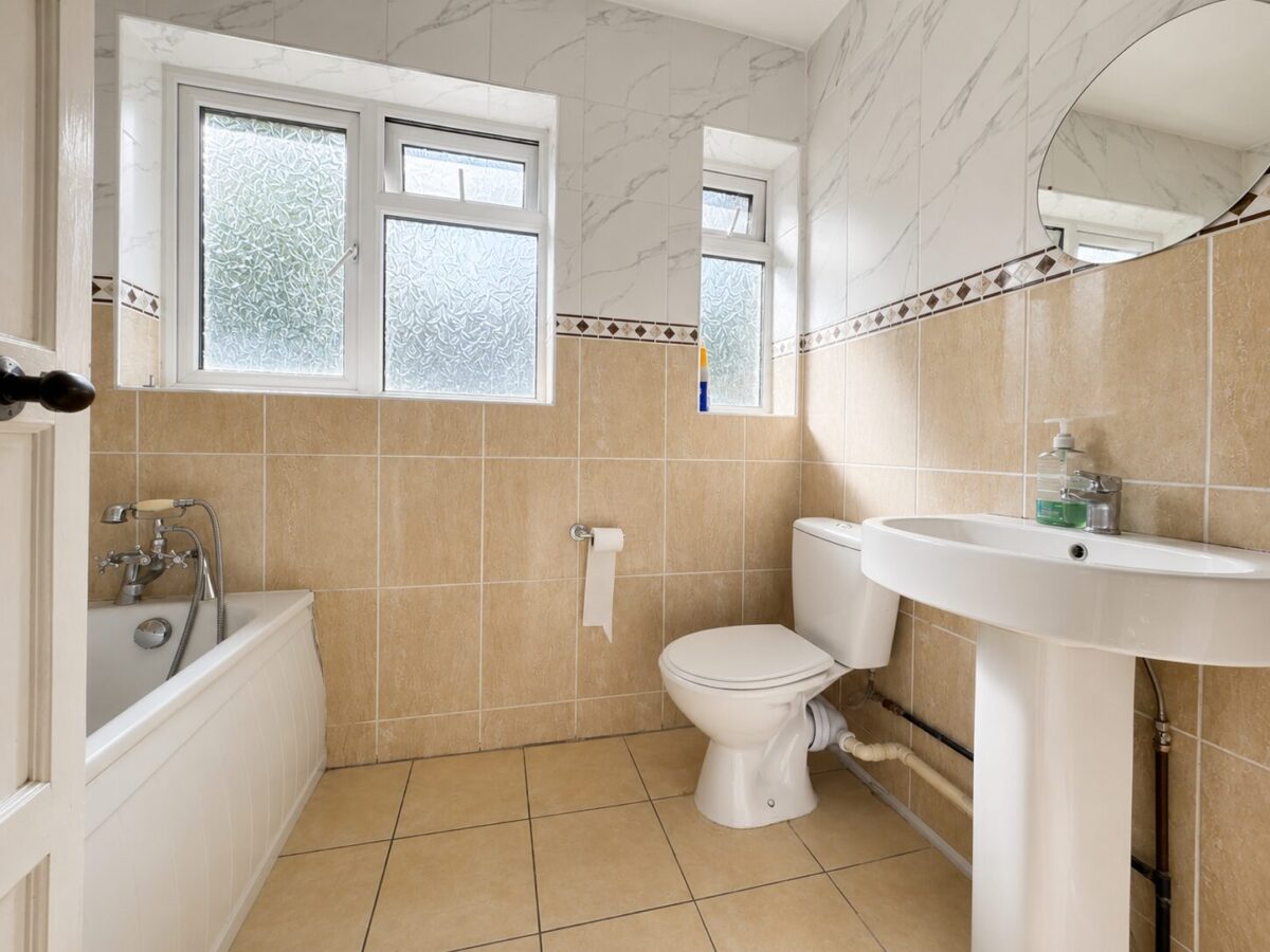 3 Bed Semi-Detached, Whitelands Road, High Wycombe, Buckinghamshire, HP12 3EL