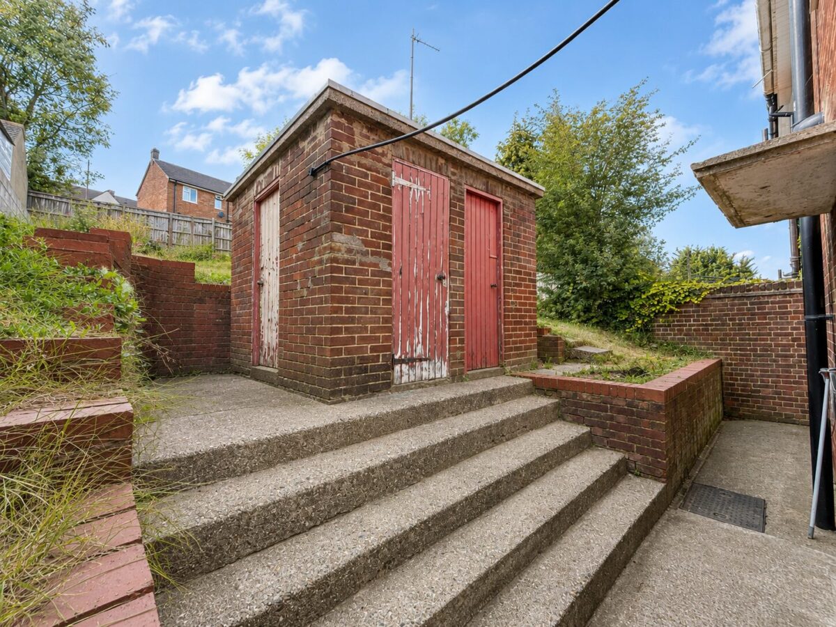 3 Bed Semi-Detached, Whitelands Road, High Wycombe, Buckinghamshire, HP12 3EL