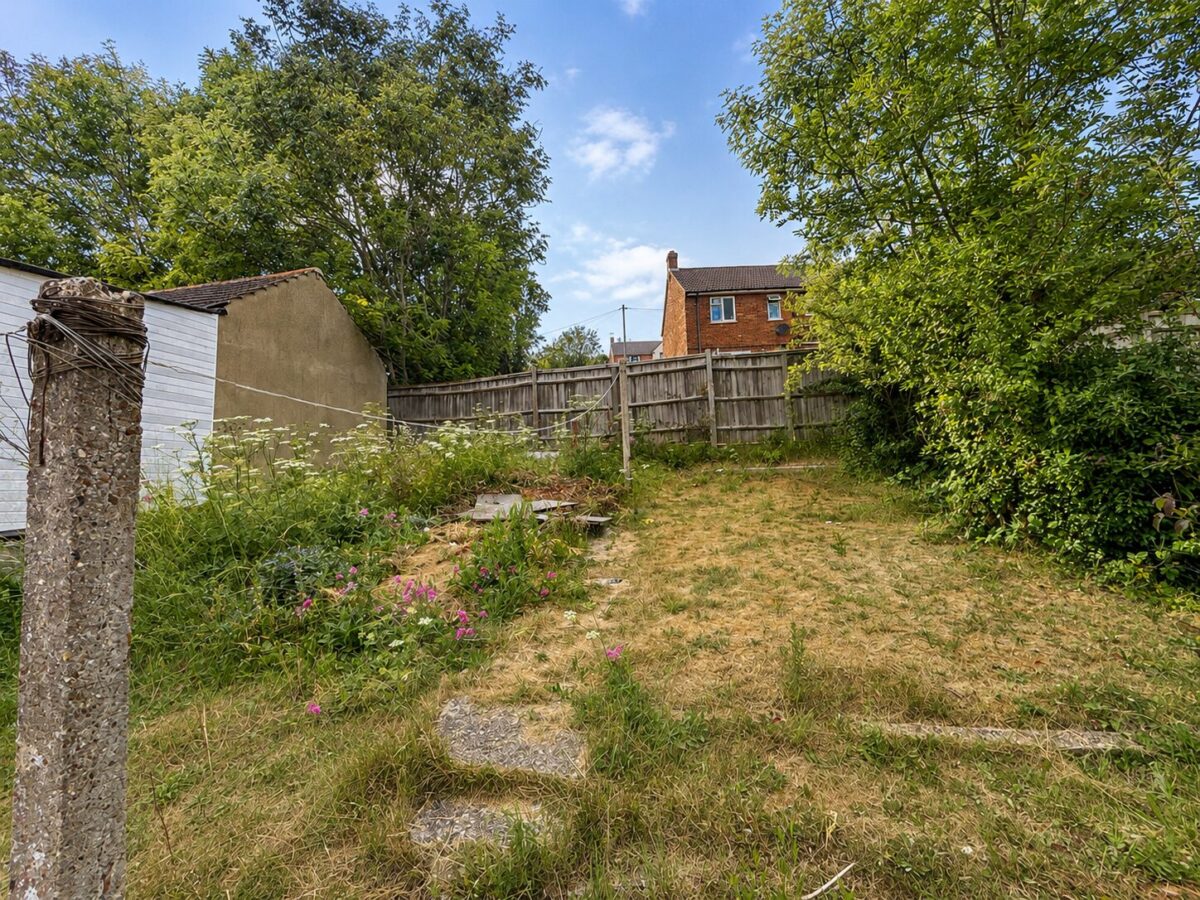 3 Bed Semi-Detached, Whitelands Road, High Wycombe, Buckinghamshire, HP12 3EL