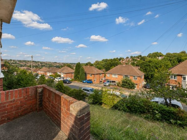 3 Bed Semi-Detached, Whitelands Road, High Wycombe, Buckinghamshire, HP12 3EL
