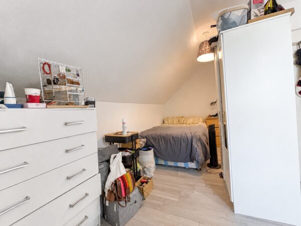 Studio Flat, Priory Avenue, High Wycombe, Buckinghamshire, HP13 6SQ