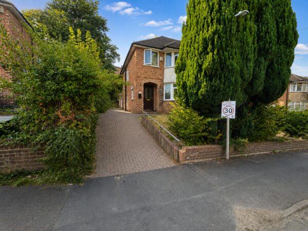 3 Bed Semi-Detached, Chairborough Road, High Wycombe, Buckinghamshire, HP12 3HN