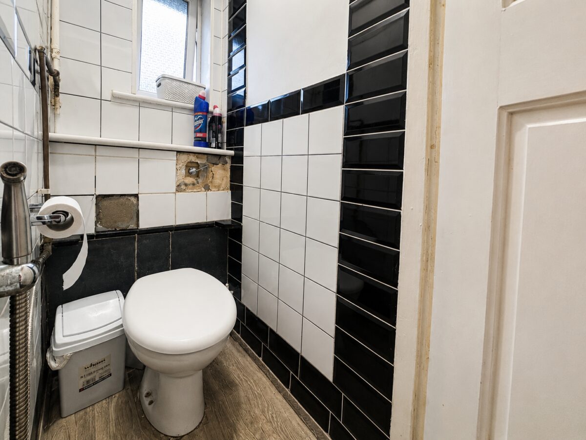 3 Bed Semi-Detached, Chairborough Road, High Wycombe, Buckinghamshire, HP12 3HN