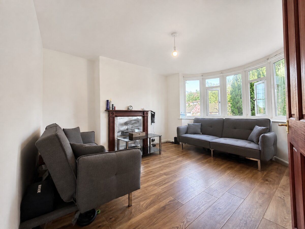 3 Bed Semi-Detached, Chairborough Road, High Wycombe, Buckinghamshire, HP12 3HN