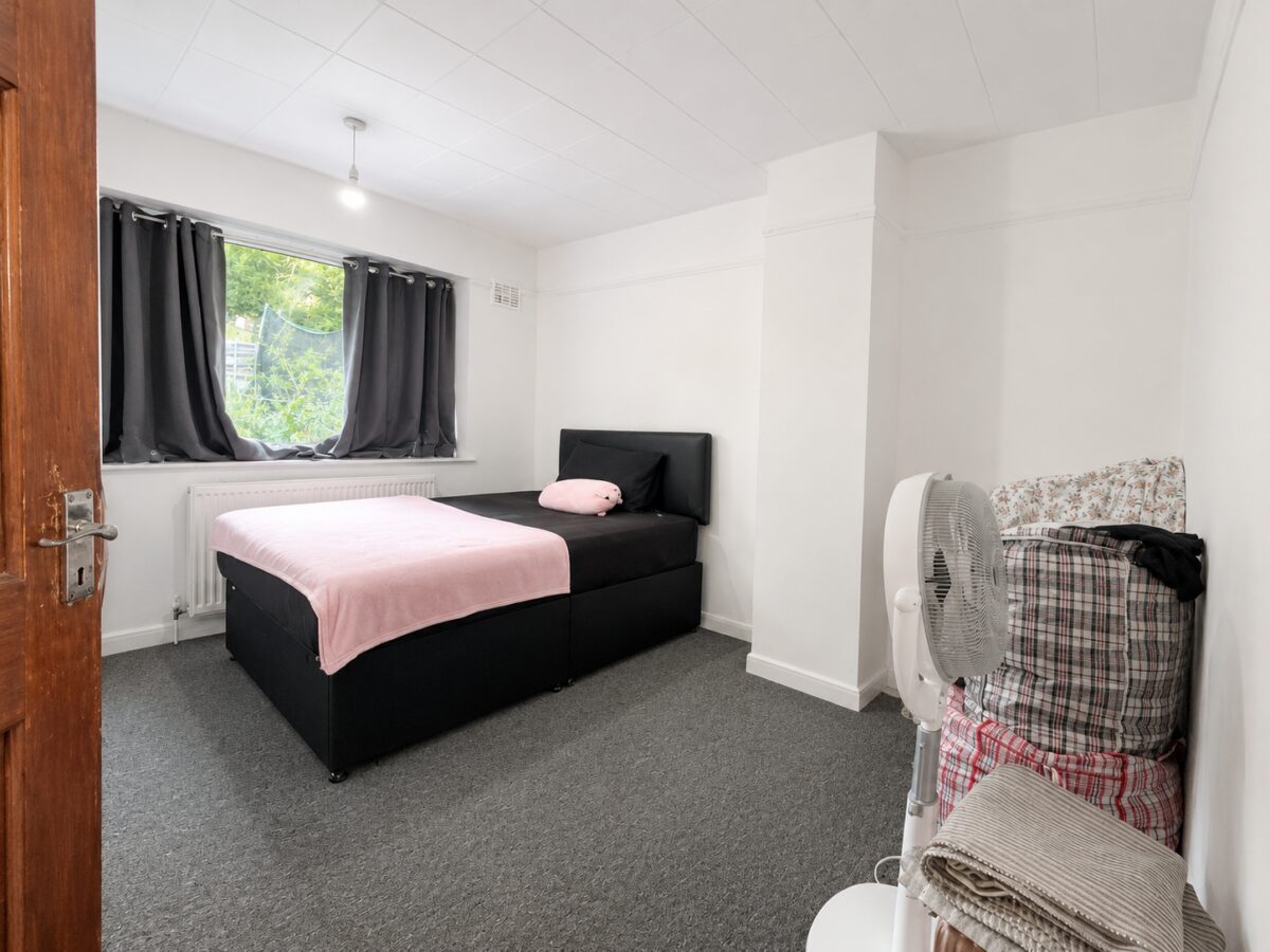 3 Bed Semi-Detached, Chairborough Road, High Wycombe, Buckinghamshire, HP12 3HN