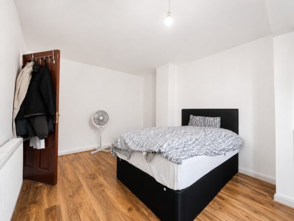 3 Bed Semi-Detached, Chairborough Road, High Wycombe, Buckinghamshire, HP12 3HN