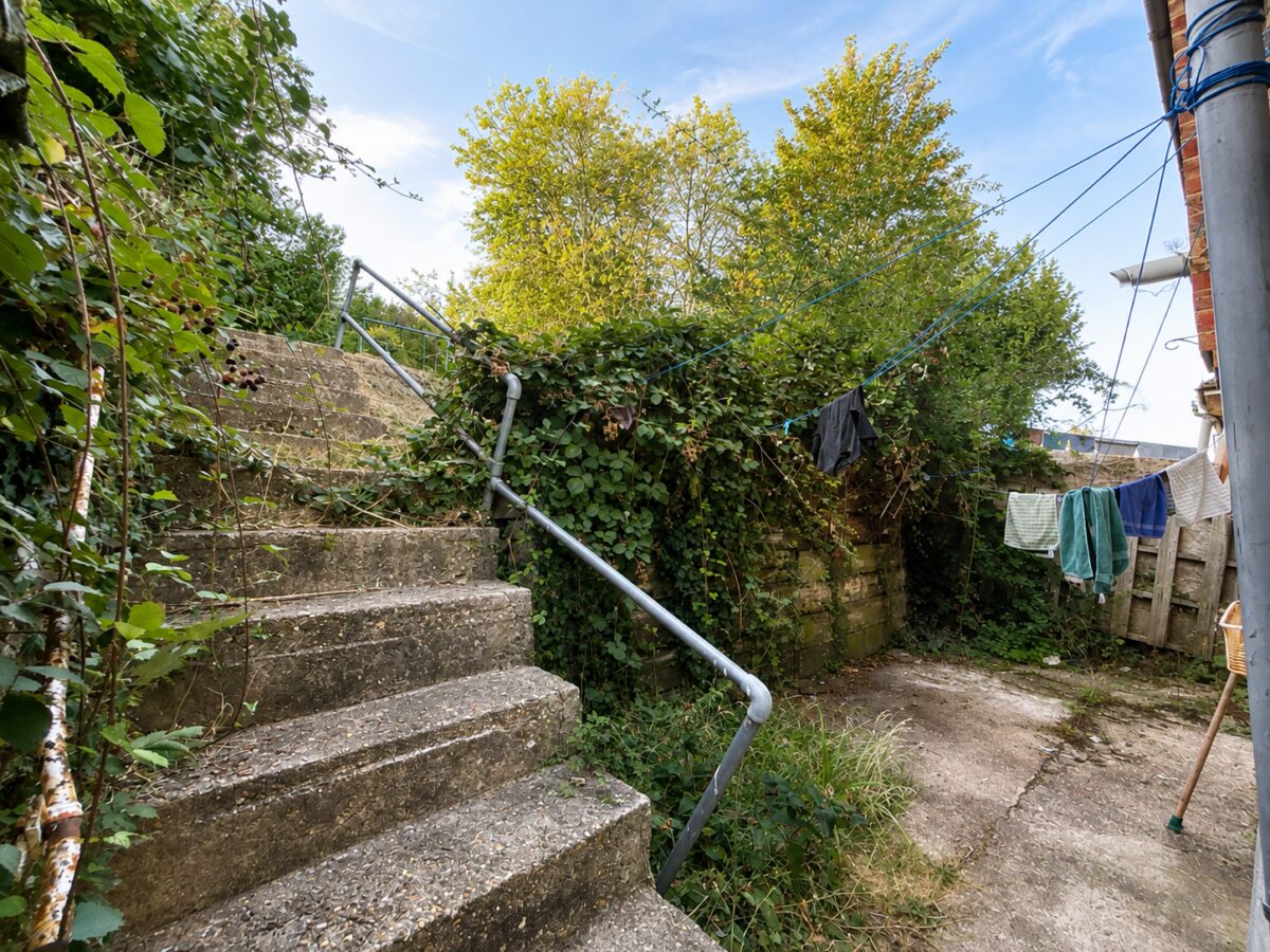 3 Bed Semi-Detached, Chairborough Road, High Wycombe, Buckinghamshire, HP12 3HN