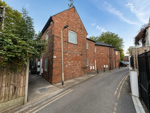 1 Bed Flat, Nutfield Lane, High Wycombe, Buckinghamshire, HP11 2ND