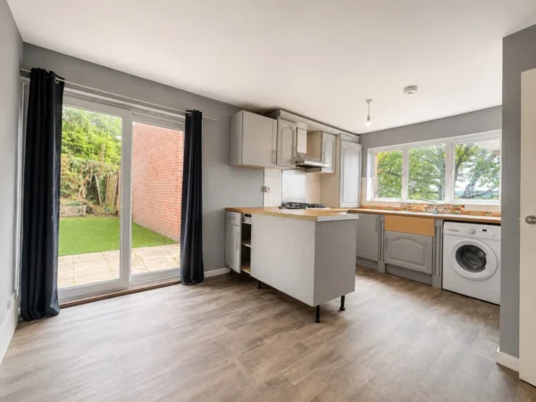 4 Bed Terraced, Cotswold Way, Downley, High Wycombe, Buckinghamshire, HP13 5NP
