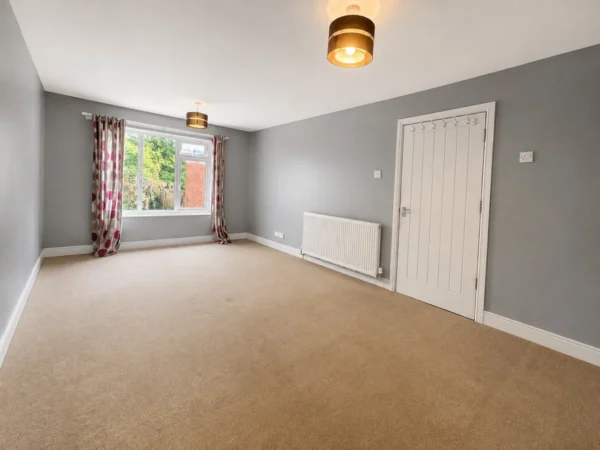 4 Bed Terraced, Cotswold Way, Downley, High Wycombe, Buckinghamshire, HP13 5NP