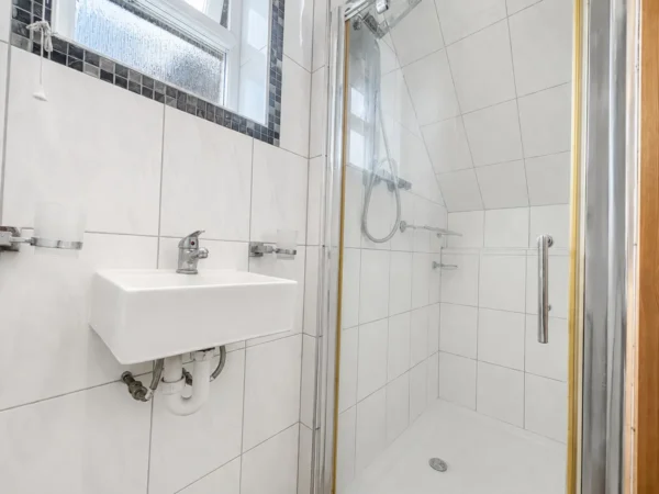 4 Bed Terraced, Cotswold Way, Downley, High Wycombe, Buckinghamshire, HP13 5NP