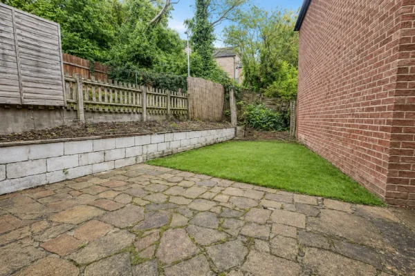 4 Bed Terraced, Cotswold Way, Downley, High Wycombe, Buckinghamshire, HP13 5NP